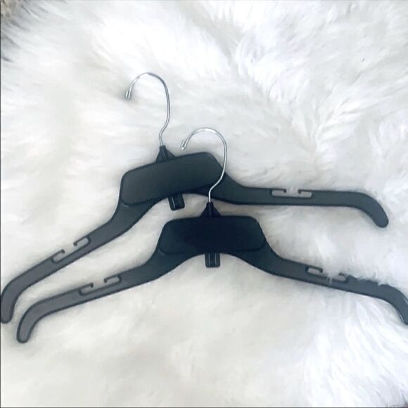 25 Black 17” Plastic Hangers BUNDLE 25 - Picture 1 of 4